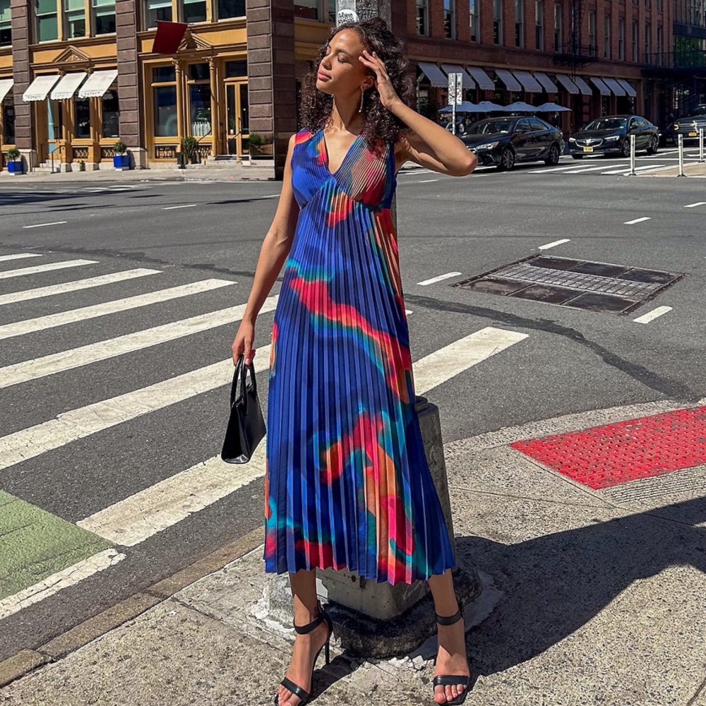 Abstract print vneck pleated midi dress